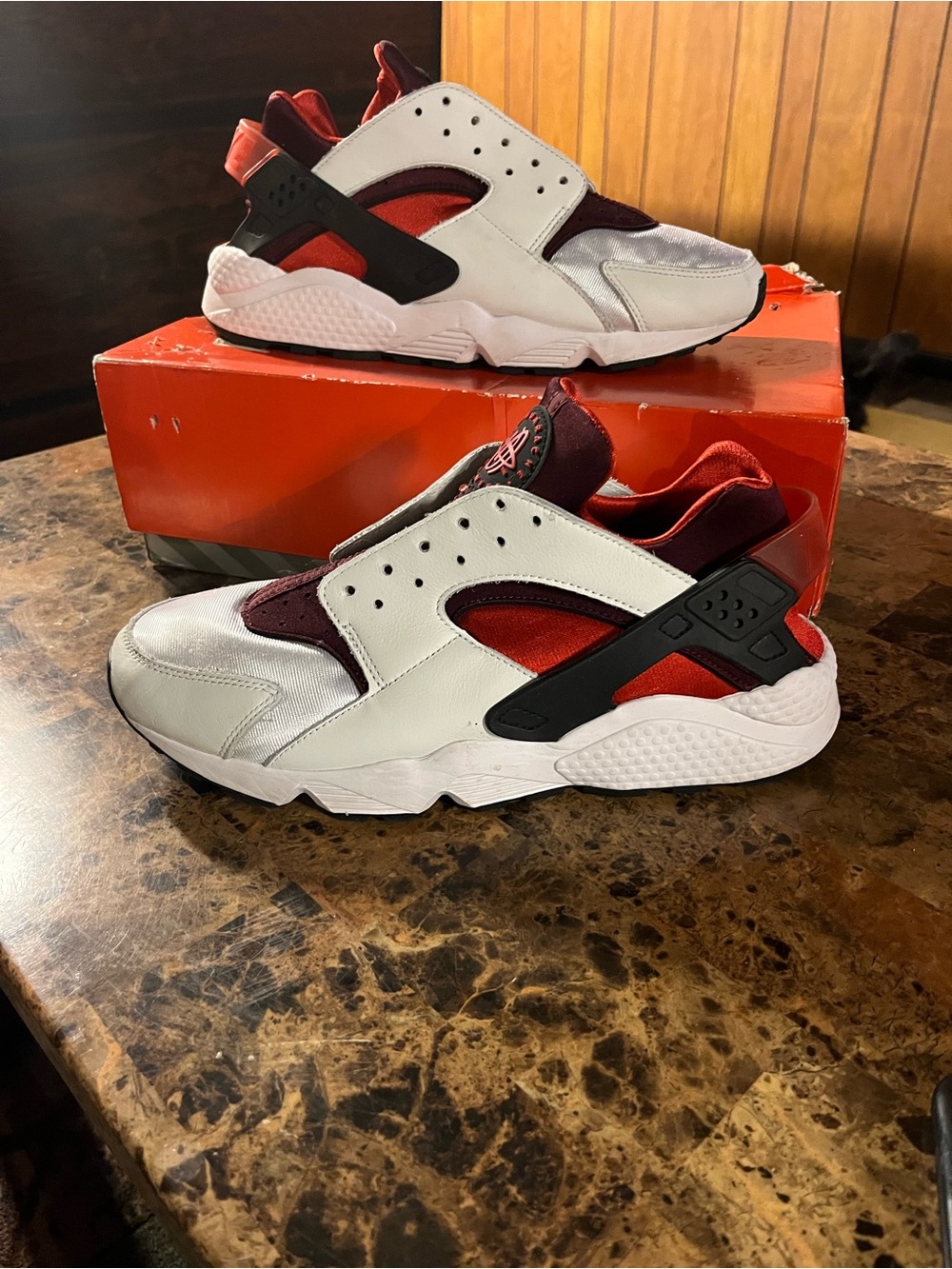 Nike air huarache just needs laces never been worn